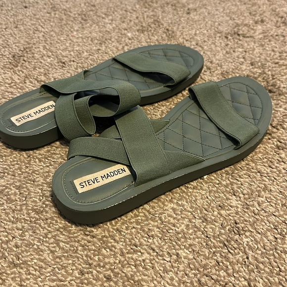 Olive Green Steve Madden, sandals - Picture 4 of 6